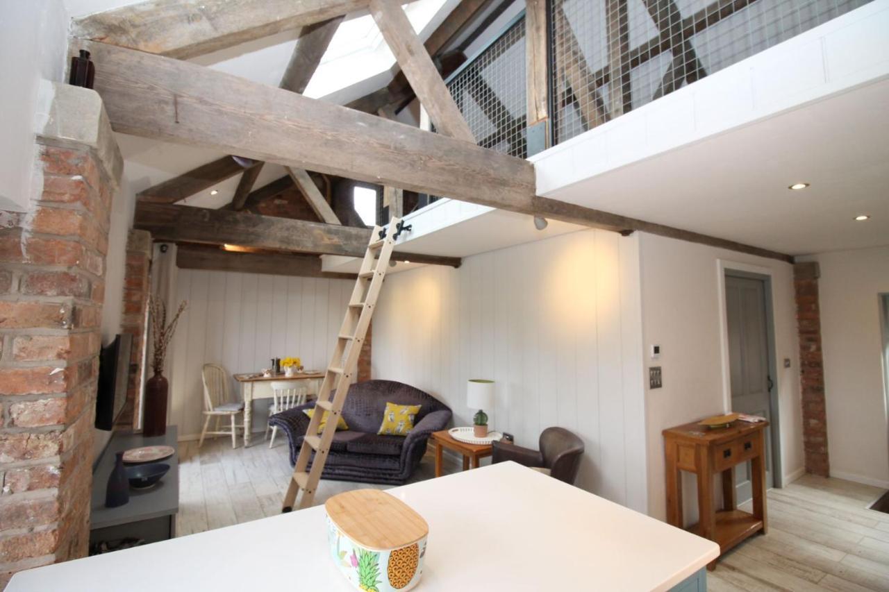 The Hayloft - Cheshire Villa Crewe Exterior foto